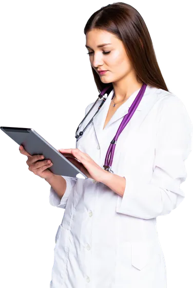 Médica-veterinária consultando laudos em um tablet